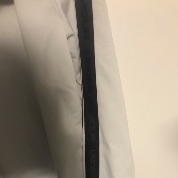 (Brand New) Under amour runners jacket - Picture 5 of 6